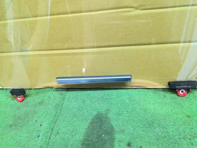 アクア 左Ｆドアガラス DAA-NHP10 68102-52042