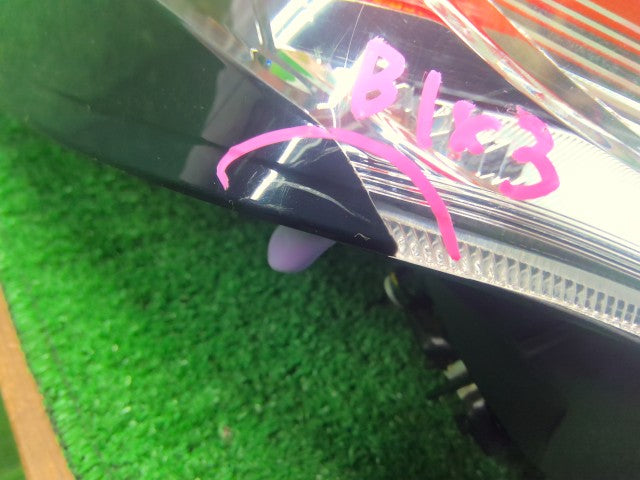 アクア 左テールランプ DAA-NHP10 81561-52E90