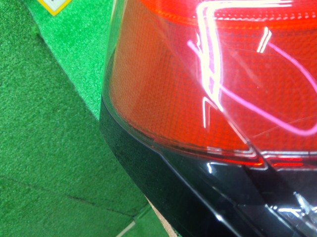 アクア 左テールランプ DAA-NHP10 81561-52E90