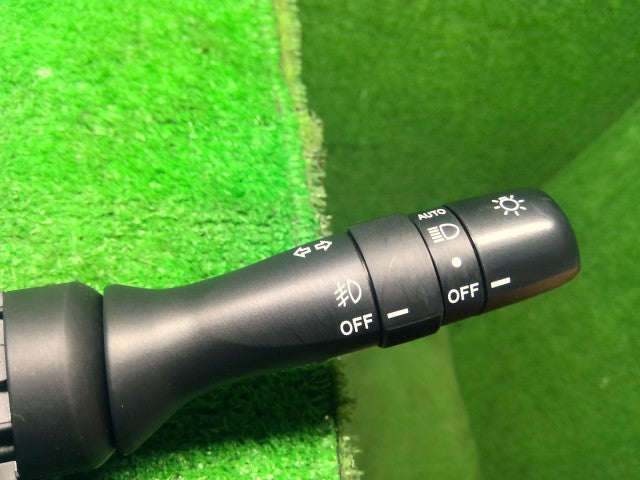 アクア ライトスイッチ DAA-NHP10 84140-12570