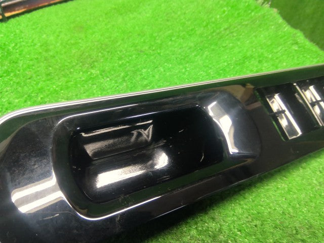 アクア 内装部品 DAA-NHP10 74232-52740-C1