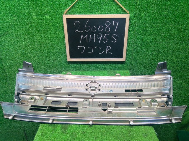 ワゴンＲ ラジエータグリル 5AA-MH95S 71740-63R20-KAY