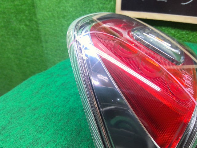 ワゴンＲ 右テールランプ 5AA-MH95S 35650-63R01