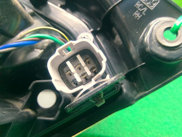 ワゴンＲ 右テールランプ 5AA-MH95S 35650-63R01
