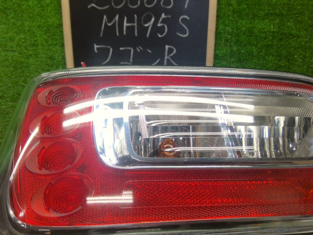 ワゴンＲ 左テールランプ 5AA-MH95S 35670-63R01