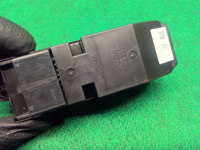 ワゴンＲ パワーウインドウスイッチ 5AA-MH95S 37990-64S00