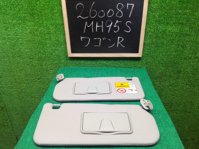 ワゴンＲ サンバイザー 5AA-MH95S 84801-64P11-J0T
