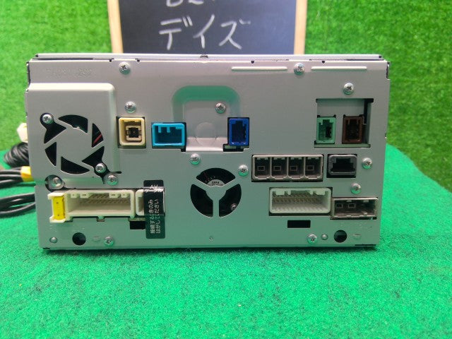 【中古】デイズ DBA-B21W カーナビゲーション MM318D-W