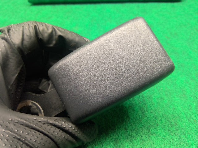 【中古】ピクシス EBD-S331M ドライバーシートベルト キャッチ