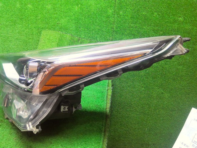 プリウス 左ヘッドランプＡＳＳＹ DAA-ZVW50 81185-47850