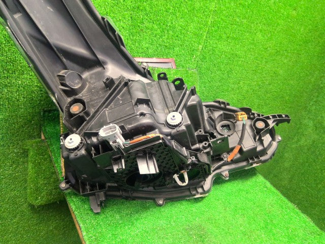 プリウス 左ヘッドランプＡＳＳＹ DAA-ZVW50 81185-47850