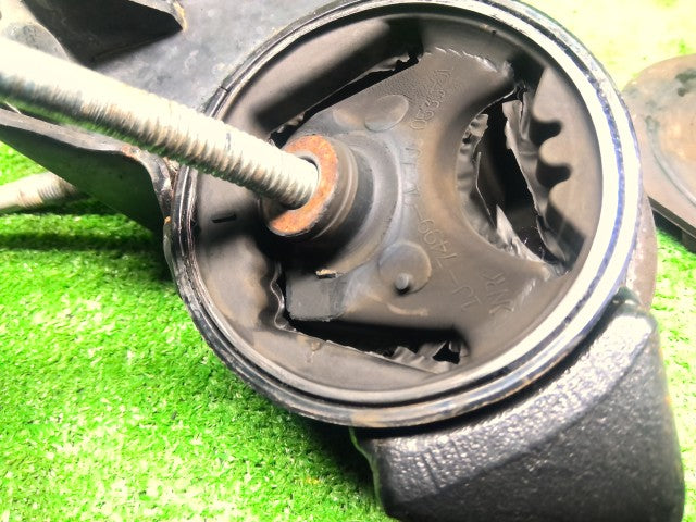 【中古】パレット DBA-MK21S エンジン マウント セット 11620-58J20 自社品番260093 Z7T