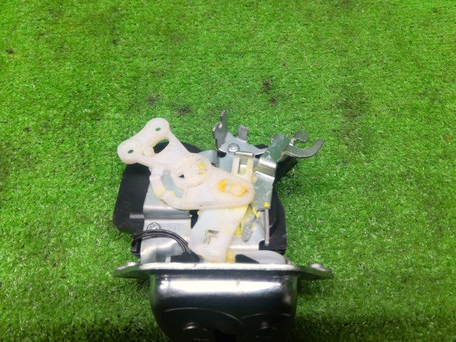 【中古】パレット DBA-MK21S バックドアロックソレノイド 82510-66K01 自社品番260093 Z7T