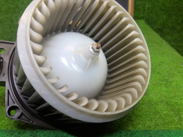 【中古】パレット DBA-MK21S ヒーターブロアモーター 74250-82K00 自社品番260093 Z7T