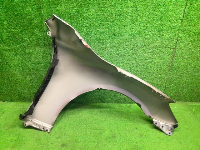 【中古】マークＸ DBA-GRX135 左フロントフェンダー 53812-22A20