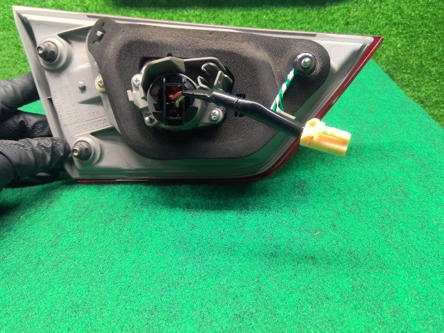 【中古】マークＸ DBA-GRX135 右フィニッシャーパネル 81580-22140