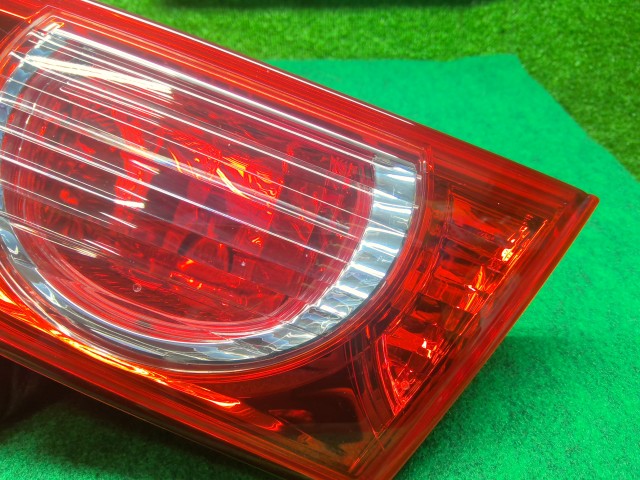 【中古】マークＸ DBA-GRX135 右フィニッシャーパネル 81580-22140