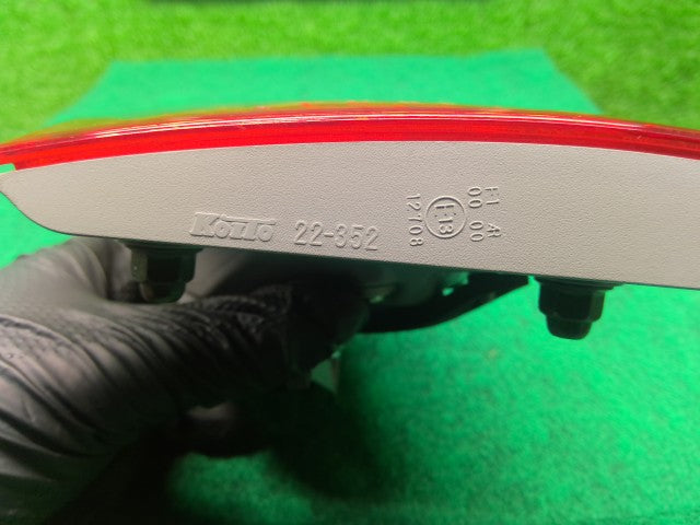 【中古】マークＸ DBA-GRX135 右フィニッシャーパネル 81580-22140
