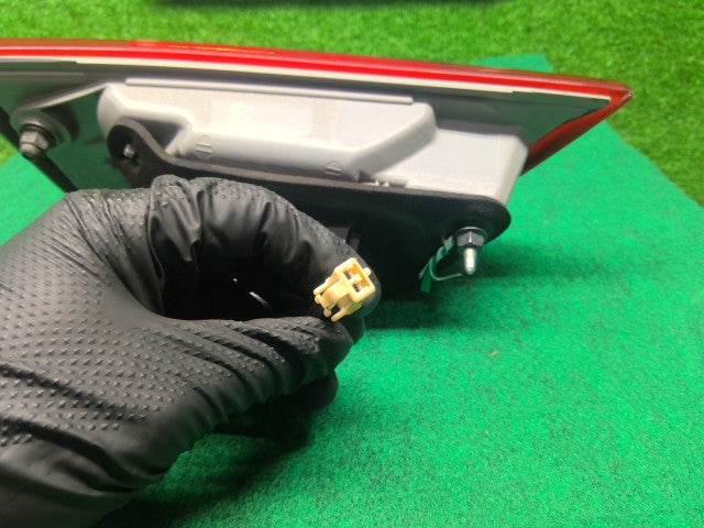 【中古】マークＸ DBA-GRX135 右フィニッシャーパネル 81580-22140