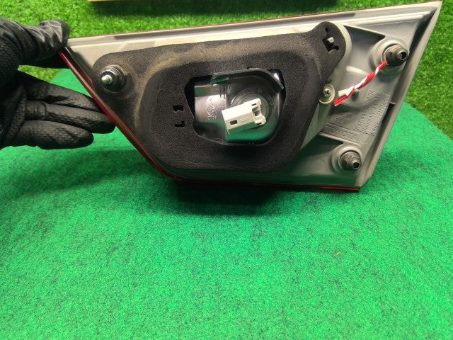 【中古】マークＸ DBA-GRX135 左フィニッシャーパネル 81590-22140