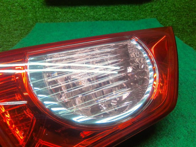 【中古】マークＸ DBA-GRX135 左フィニッシャーパネル 81590-22140