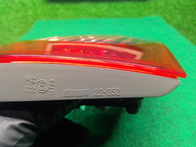 【中古】マークＸ DBA-GRX135 左フィニッシャーパネル 81590-22140