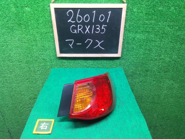 【中古】マークＸ DBA-GRX135 右テールランプ 81550-22A30