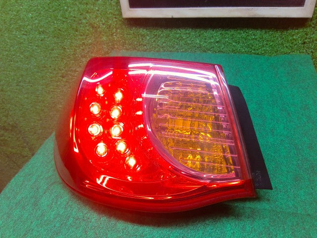 【中古】マークＸ DBA-GRX135 左テールランプ 81560-22A30