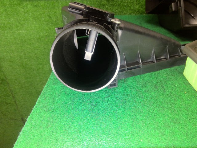 【中古】マークＸ DBA-GRX135 エアクリーナーＡＳＳＹ 17700-31810
