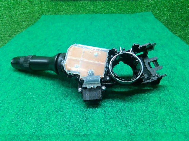 【中古】マークＸ DBA-GRX135 ライトスイッチ 84140-42080