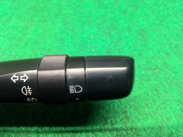 【中古】マークＸ DBA-GRX135 ライトスイッチ 84140-42080