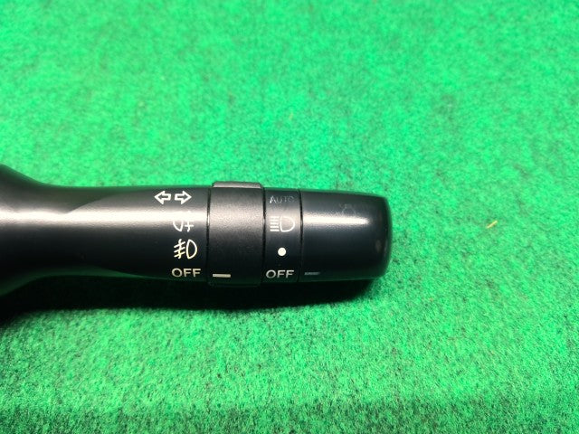 【中古】マークＸ DBA-GRX135 ライトスイッチ 84140-42080