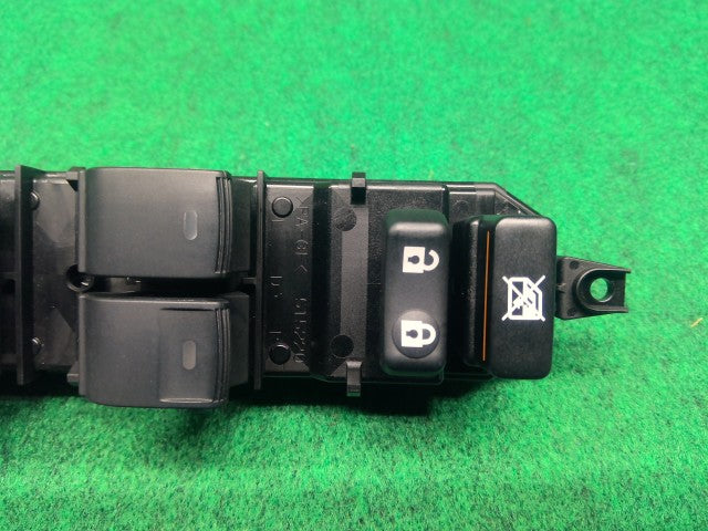 【中古】マークＸ DBA-GRX135 パワーウインドウスイッチ 84040-33080