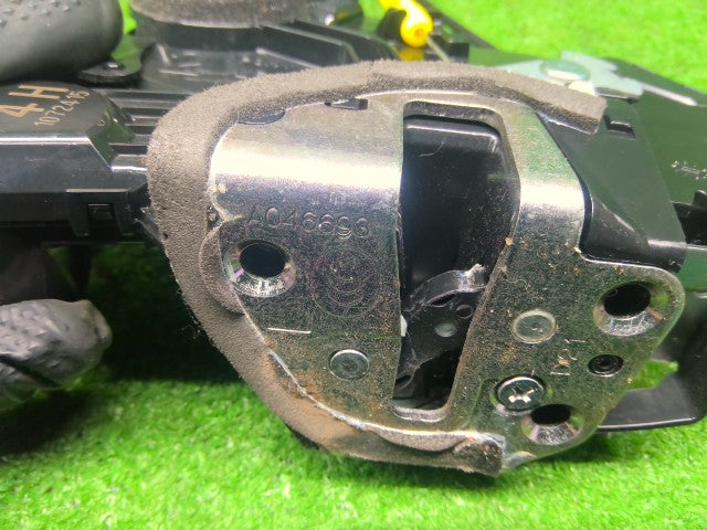 【中古】マークＸ DBA-GRX135 左フロント ドアロックソレノイド