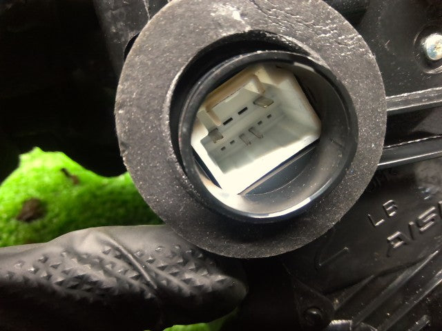 【中古】マークＸ DBA-GRX135 左フロント ドアロックソレノイド