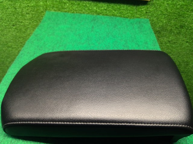 【中古】マークＸ DBA-GRX135 コンソールボックス 蓋のみ