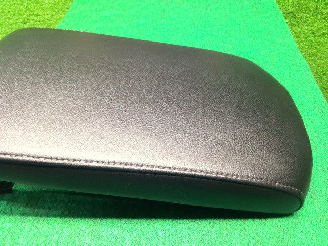 【中古】マークＸ DBA-GRX135 コンソールボックス 蓋のみ