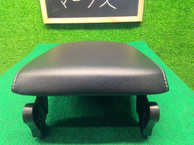 【中古】マークＸ DBA-GRX135 コンソールボックス 蓋のみ