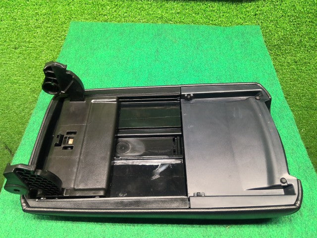 【中古】マークＸ DBA-GRX135 コンソールボックス 蓋のみ