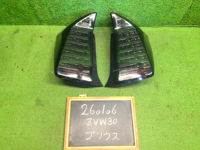 プリウス テールランプ左右セット DAA-ZVW30 1F7