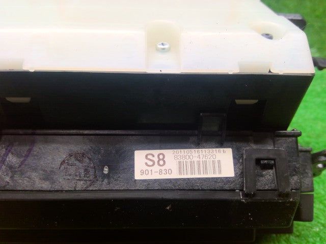 プリウス スピードメーター DAA-ZVW30 1F7