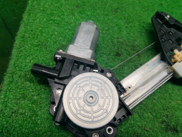 ＣＲ－Ｖ DBA-RE4 左 フロント ドアレギュレータ・モーター 72250-SWA-J01 自社品番260109 NH624P