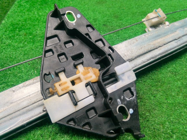 ＣＲ－Ｖ DBA-RE4 左 フロント ドアレギュレータ・モーター 72250-SWA-J01 自社品番260109 NH624P