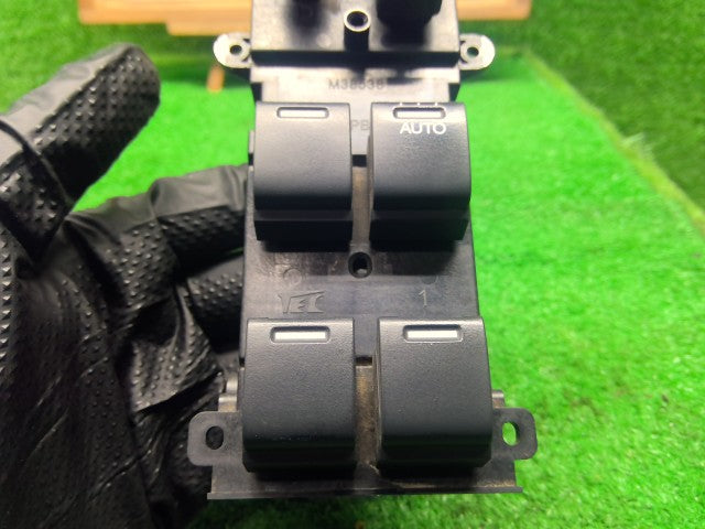 ＣＲ－Ｖ DBA-RE4 パワーウインドウスイッチ 35750-SWA-J01 自社品番260109 NH624P