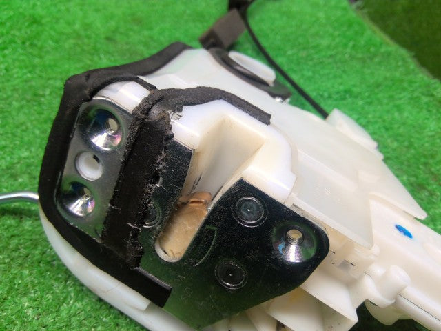 ＣＲ－Ｖ DBA-RE4 左 フロント ドアロックソレノイド 72150-SWA-Q01 自社品番260109 NH624P