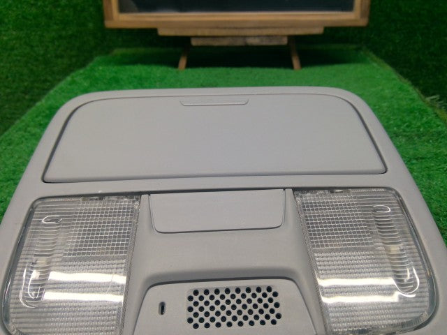 ＣＲ－Ｖ DBA-RE4 ルームランプ 83250-SLJ-J02ZD 自社品番260109 NH624P