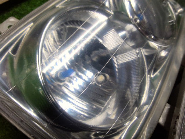 【中古】テリオスキッド ABA-J111G ヘッドランプ左右セット 81110-B4140