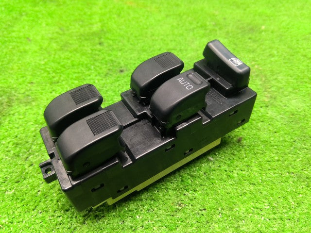 【中古】テリオスキッド ABA-J111G パワーウインドウスイッチ 84820-B4040