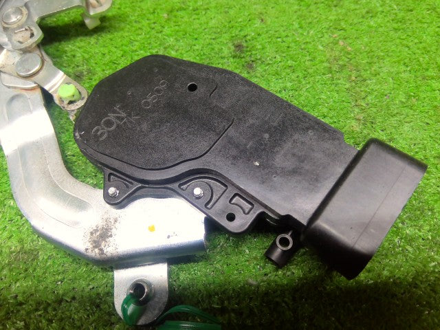 【中古】テリオスキッド ABA-J111G 右フロントドアロックソレノイド 69030-87410