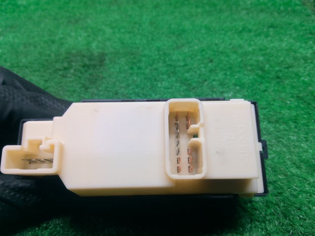 ムーヴ パワーウインドウスイッチ CBA-L150S 84820-B2010-